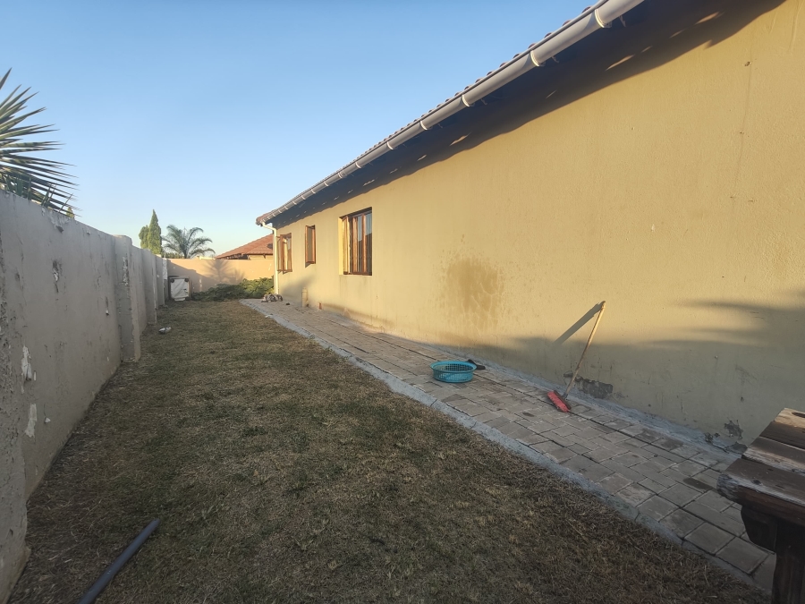 4 Bedroom Property for Sale in Waterval East North West